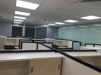 食品(pin)廠凈化(hua)間裝修工(gong)程(cheng)的關(guan)鍵要(yao)點與(yu)北(bei)京工(gong)裝裝修實(shi)踐(jian)